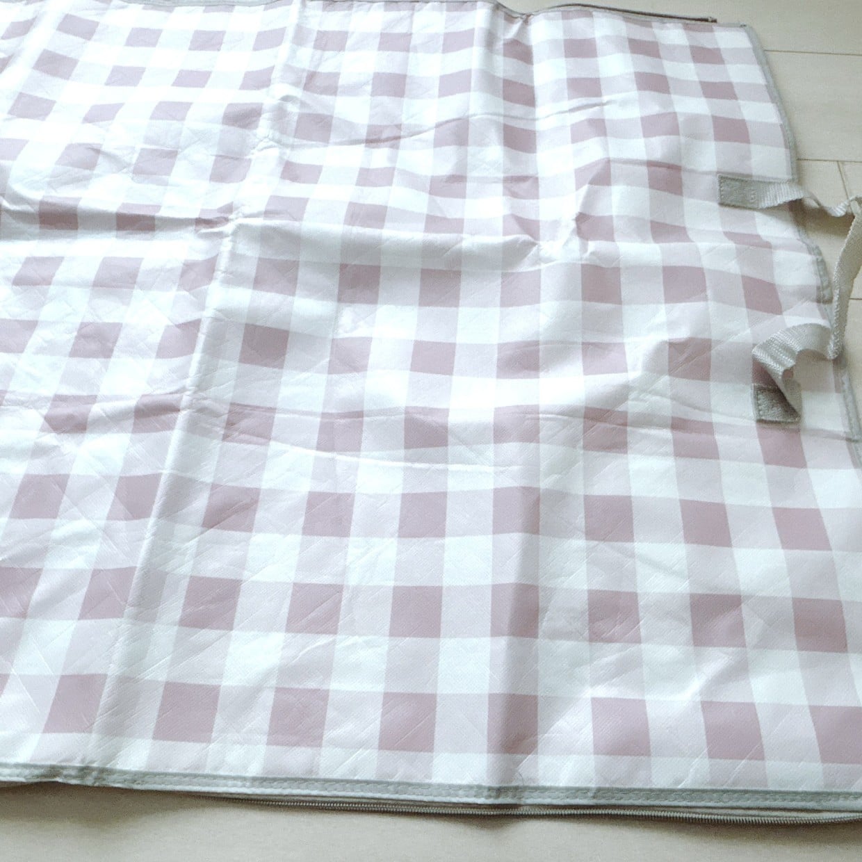 週末はポカポカ陽気。水洗い不要で「レジャーシート」を清潔に保つ“簡単なお手入れ方法”