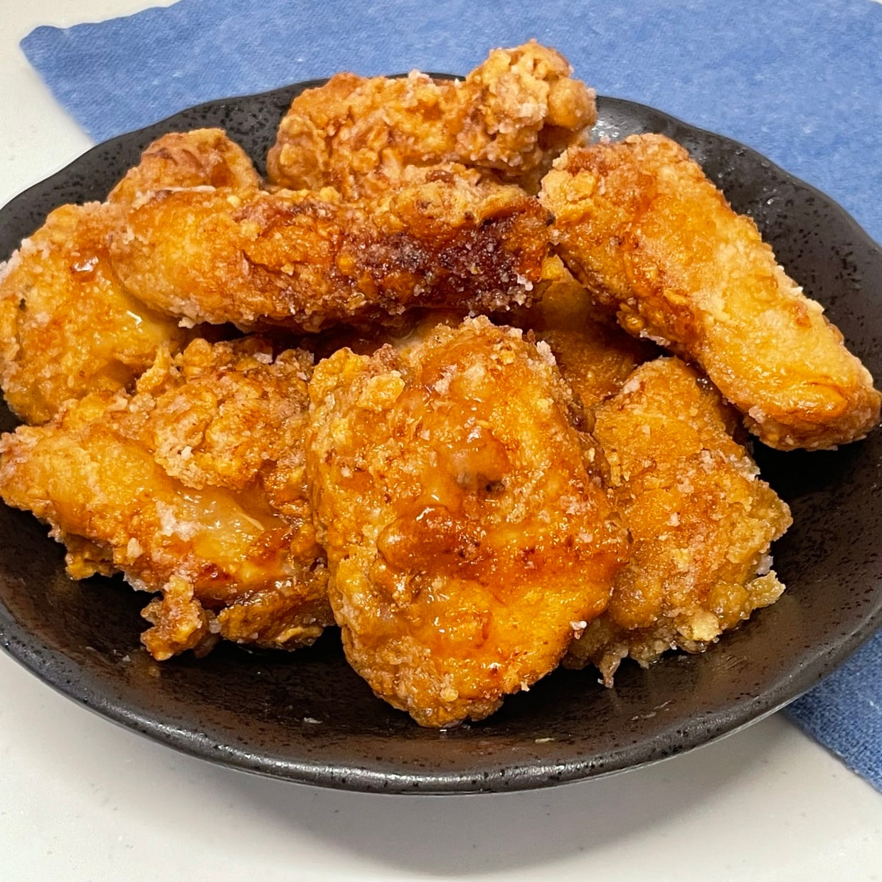  「大さじ1」入れるだけで激変！鶏むね肉の唐揚げがしっとり仕上がる調味料とは？ 