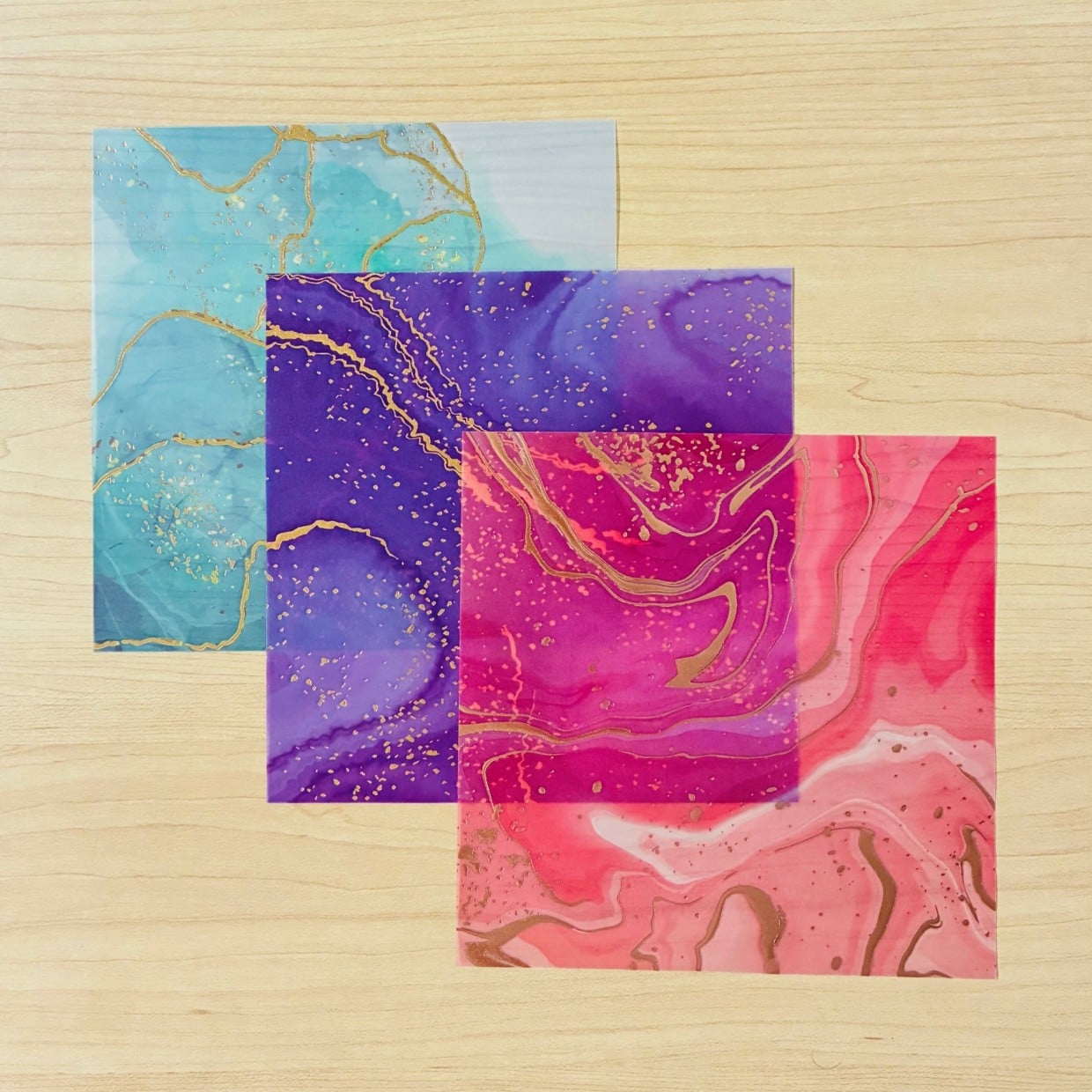  透け感のある100均「折り紙」を折って貼ったら？「上品で美しいラッピングがあっという間に完成」 