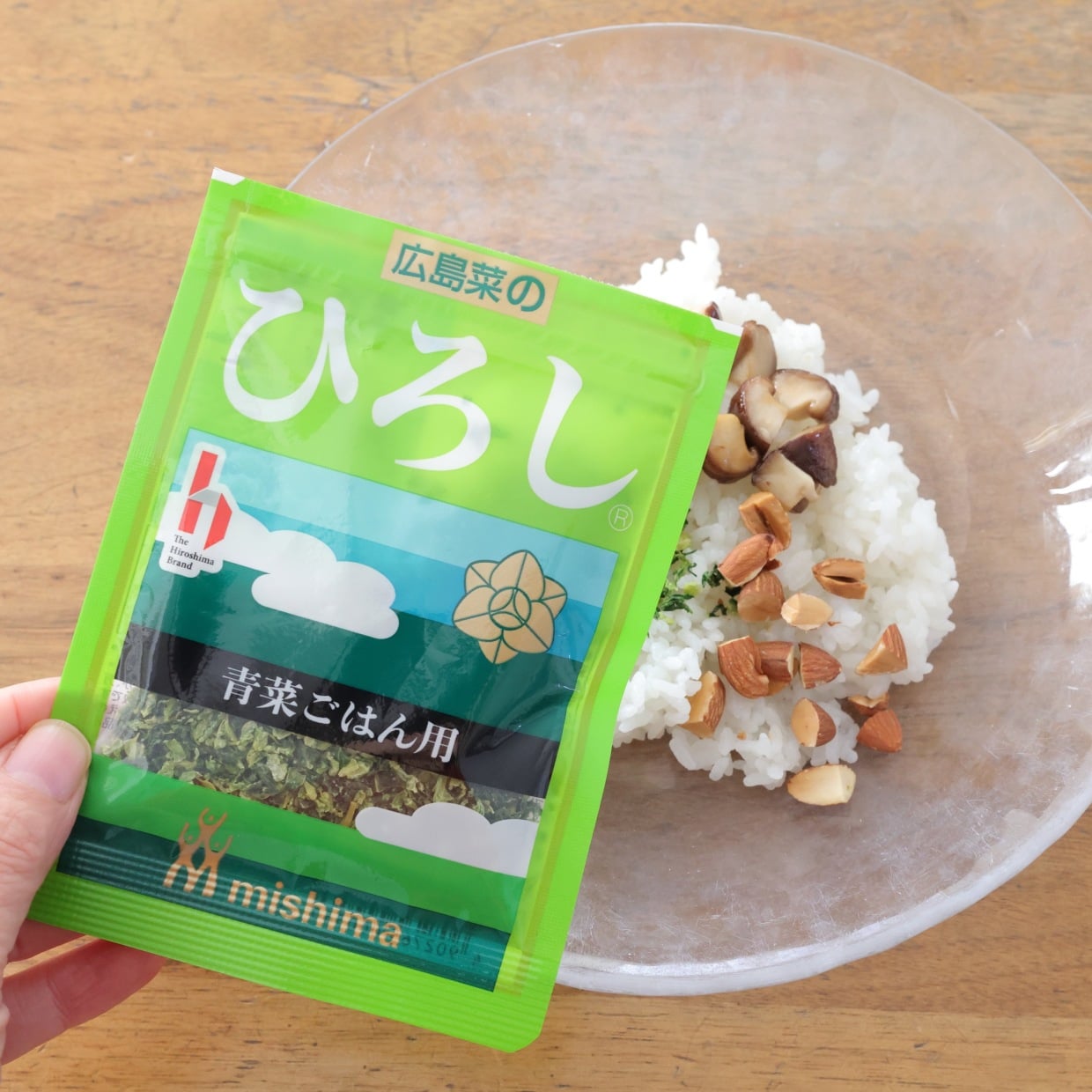  「朝のおにぎり」に5粒入れるだけ。肌にうれしいビタミンE食材とは？ 