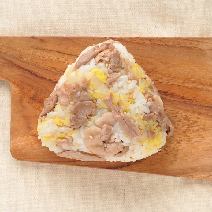  朝「おにぎり」に入れると満足感が上がる。“旬の食材とビタミンたっぷりな食材”とは？ 