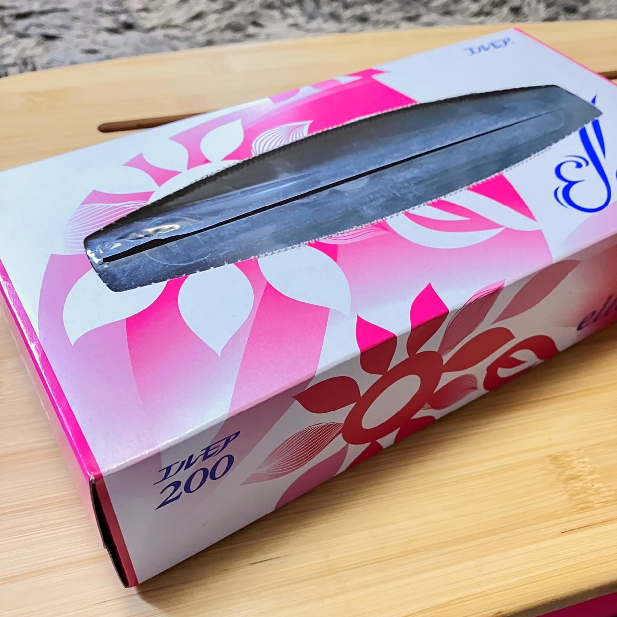  空になった“ティッシュの箱”と輪ゴムを組み合わせると…？「キッチンで活躍」「断然取り出しやすい」 