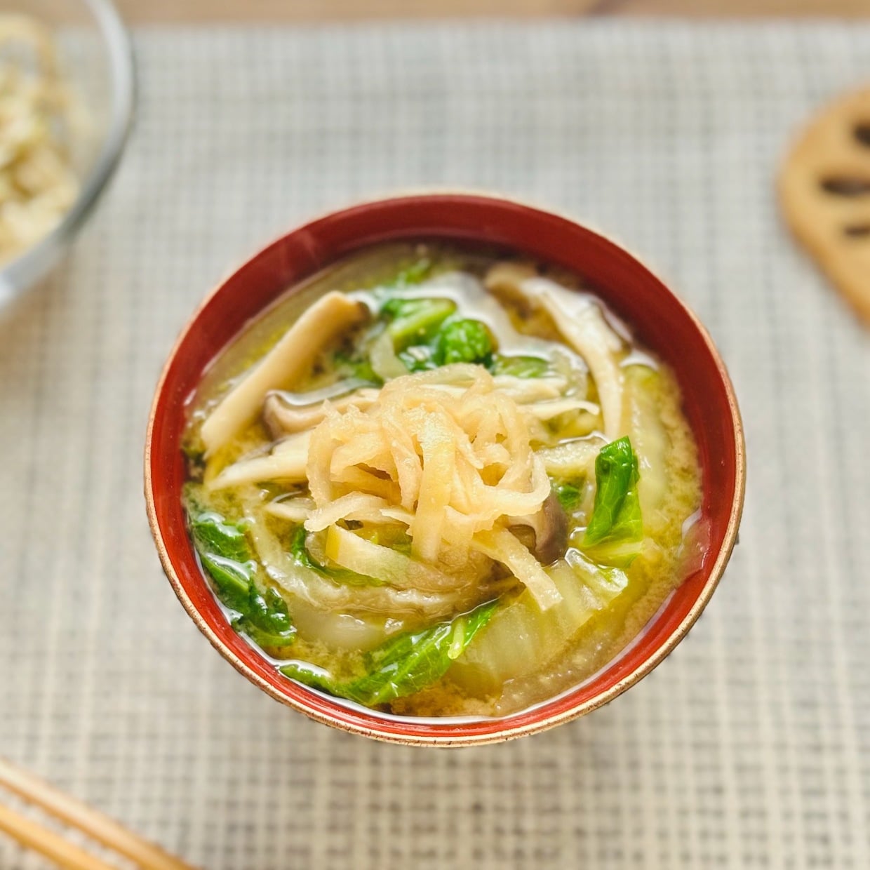  朝「みそ汁」にいれると腸がよろこぶ。“食物繊維がたっぷりな3つの食材”とは？ 