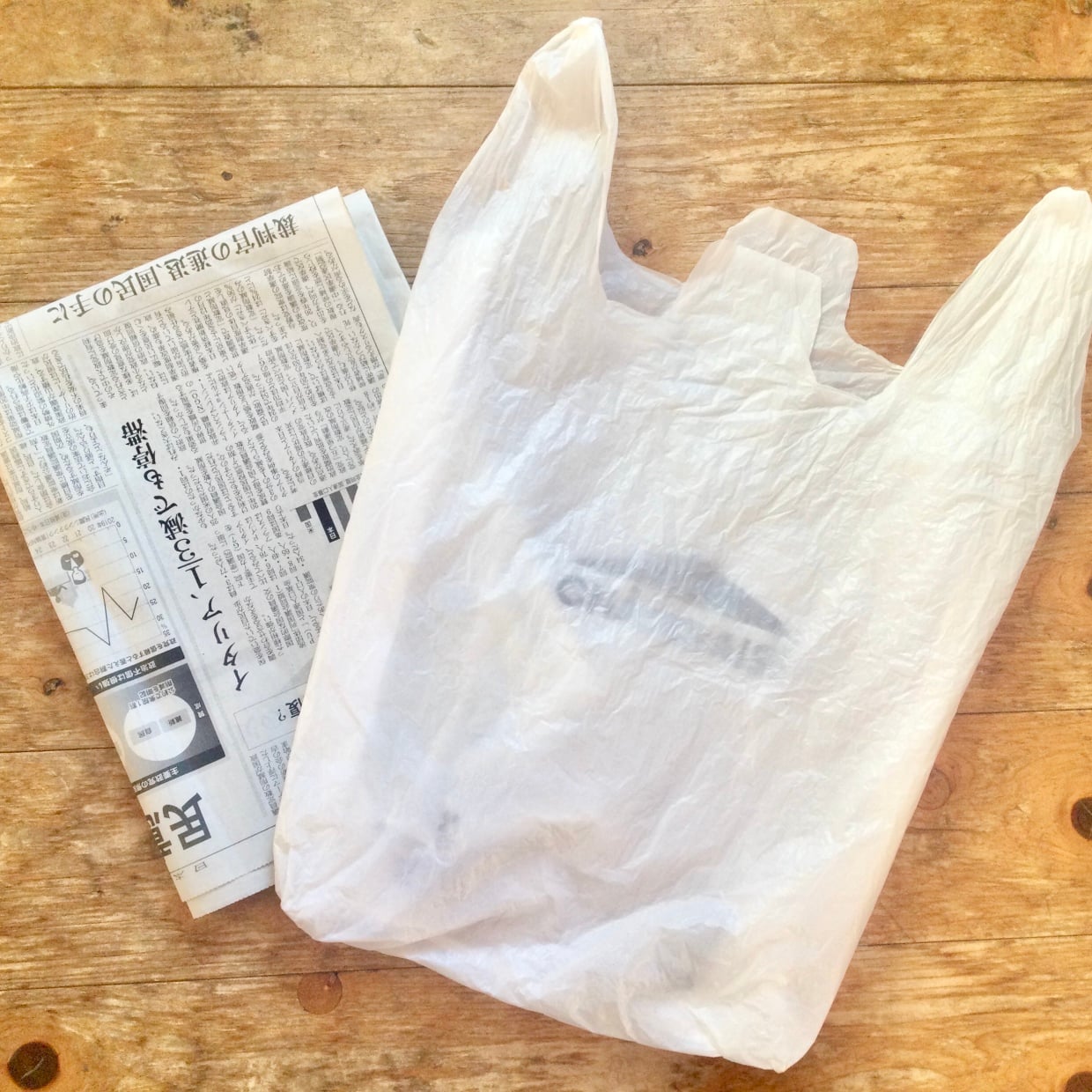  形が崩れた不安定な「ゴミ袋」を“簡単に自立させる”裏ワザ「ラク！」「手間が減る」「思いつかなかった」 