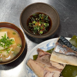 さばはもう焼かない。驚くほど食べやすくなる調理法とは？「余分な脂が落ちて臭みも消える」