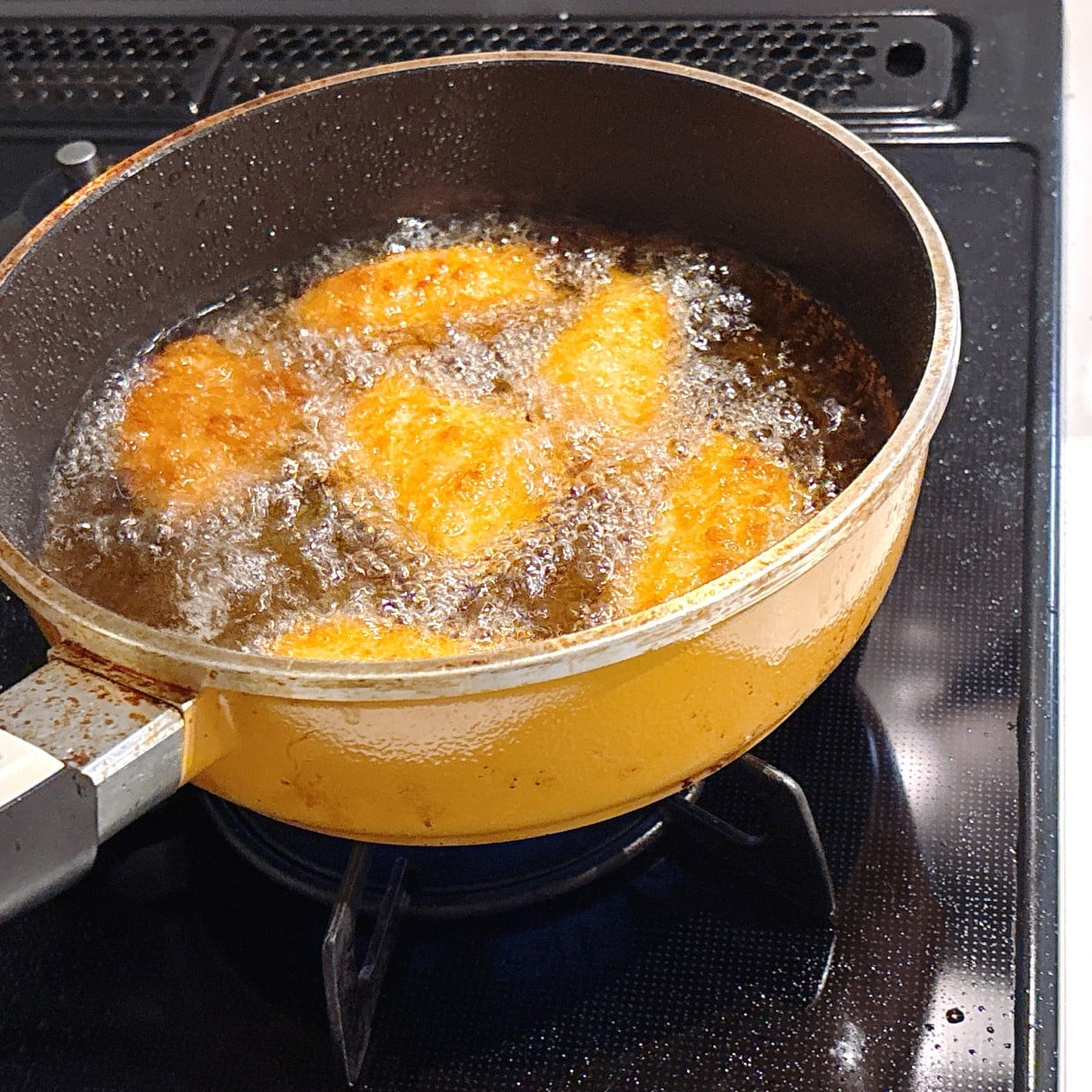  揚げ物後のギトギト油の掃除は“拭くだけ簡単リセット”「毎日ピカピカ」「速乾性すごい」 