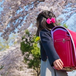 何かとお金がかかる季節…「子どもの卒業・進学」でかかる出費はいくら？「定期券や習い事の月謝も」