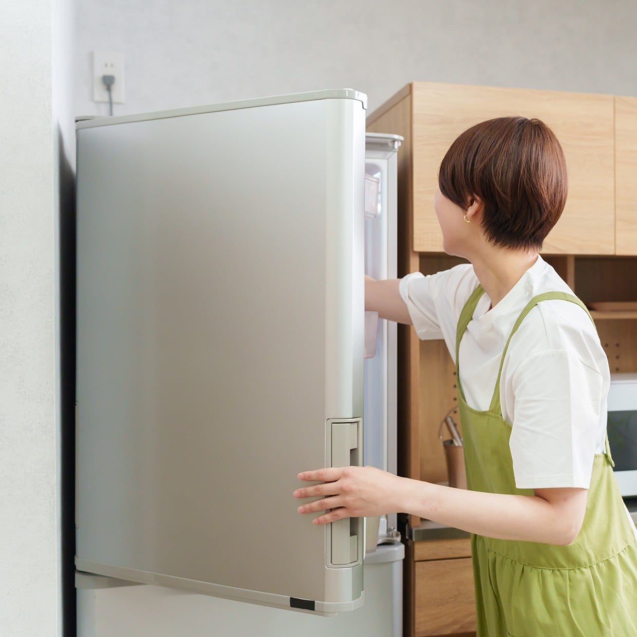  「電気代が高い人」がしてしまいがちな“冷蔵庫のNGな使い方”3つ「冬でも油断禁物」「盲点だった」 