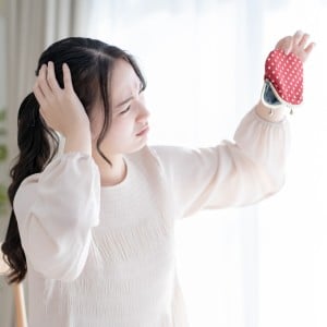 「お金が貯まらない人」に共通する“ムダ遣いにつながる3つの口ぐせ”「いつも言ってた」「無意識だった」