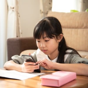 子どもがすぐAIに頼るのはどこまでOK？「考える力」の育て方“3つのポイント”