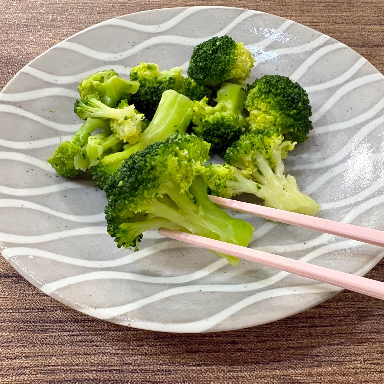  もう水っぽくならない！“冷凍ブロッコリー”の上手な解凍テクニック「味がぼやけない」「いつも困ってた」 