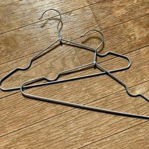 洗濯物が多い日の「ハンガー」省スペース術「いつもより多く干せる」「意外な発想！」「取り込みもラク」