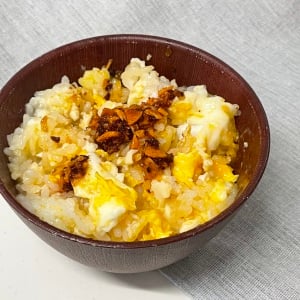「適量かけるだけ」卵かけごはんが“やみつきになる味わい”になる意外な調味料とは