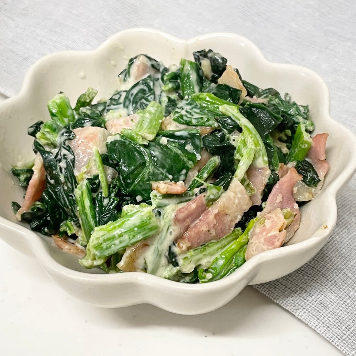  帰宅後10分でできる！ベーコンと相性抜群な“鉄分やビタミンCたっぷりの食材”とは？ 