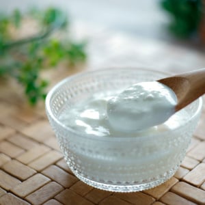 もう「ザル」は使わない。洗い物が減る水切りヨーグルトの作り方「めっちゃラク」「驚くほど濃厚」