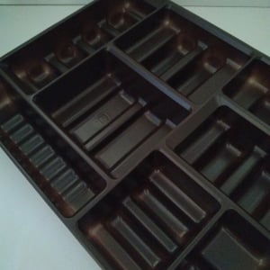 ゴミかと思いきやポテンシャルの塊じゃん。「お菓子の仕切り」のキッチンで役立つ【便利な活用術】