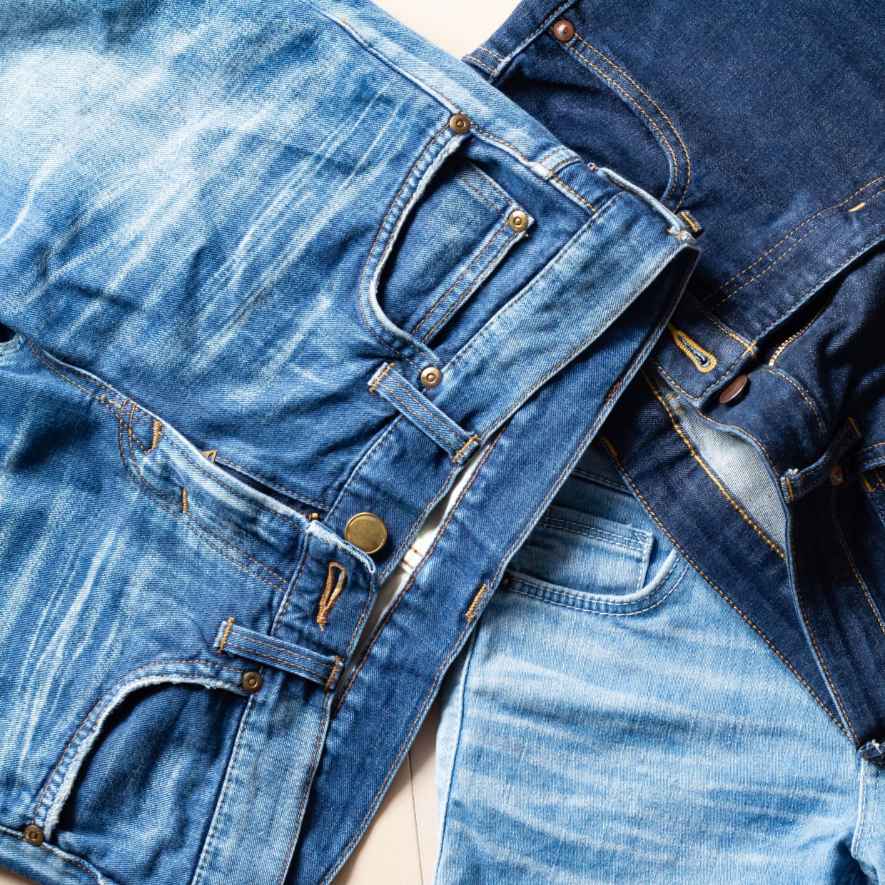  サイズが合わない…。履かなくなった「ジーンズ」がおしゃれアイテムに変身【持ち運びたくなる使い道】 