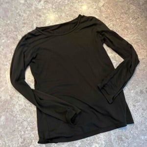 伸びて薄い素材がちょうどいい！着古した「ヒートテック」をザクザクに切って使う“エコな再利用術”