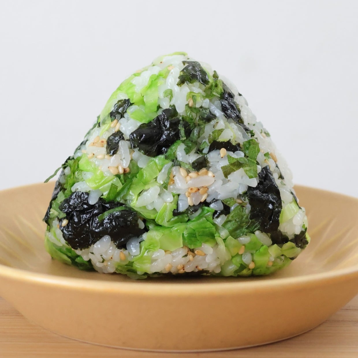  朝「おにぎり」に入れると満足感が上がる。“ビタミンたっぷりな旬の野菜”とは？ 