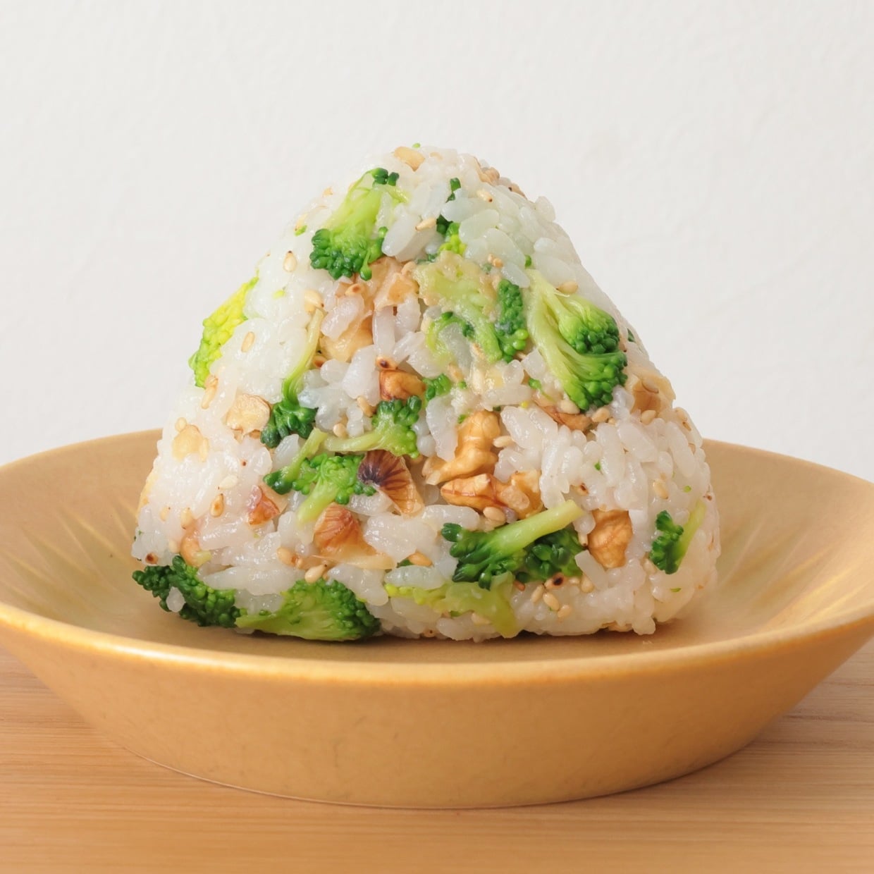 朝「おにぎり」に入れると満足感が上がる。“ポリフェノールや抗酸化作用がたっぷりな食材”とは？