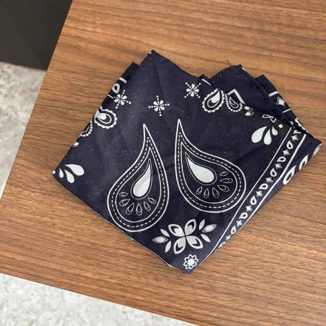  お弁当を包む以外で活躍する！「バンダナ」を2枚を結ぶだけで“おしゃれになる”活用アイデア 