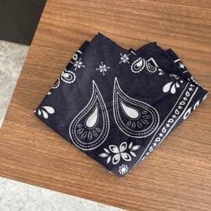 お弁当を包む以外で活躍する！「バンダナ」を2枚を結ぶだけで“おしゃれになる”活用アイデア