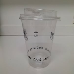 透明だから使いやすい！コンビニの“アイスコーヒーカップ”の意外すぎる活用術「フタも使っちゃう」