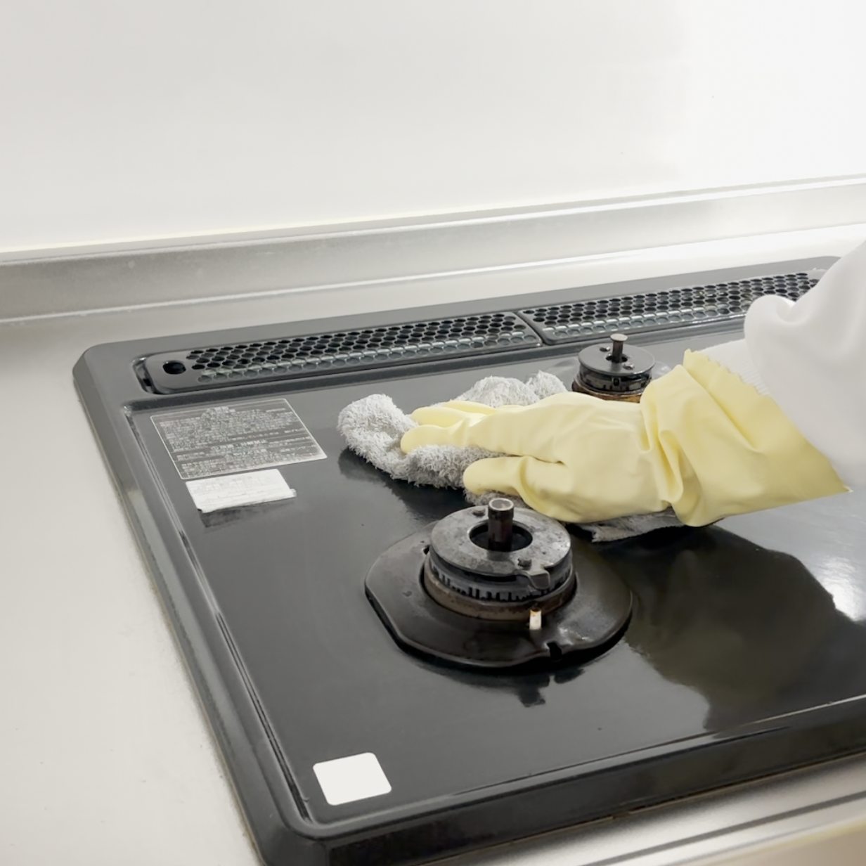  1本あるとピカピカ大活躍！「キッチンのベタつき」をこすらず落とすリセット術「こびりつく前に」「ラク」 