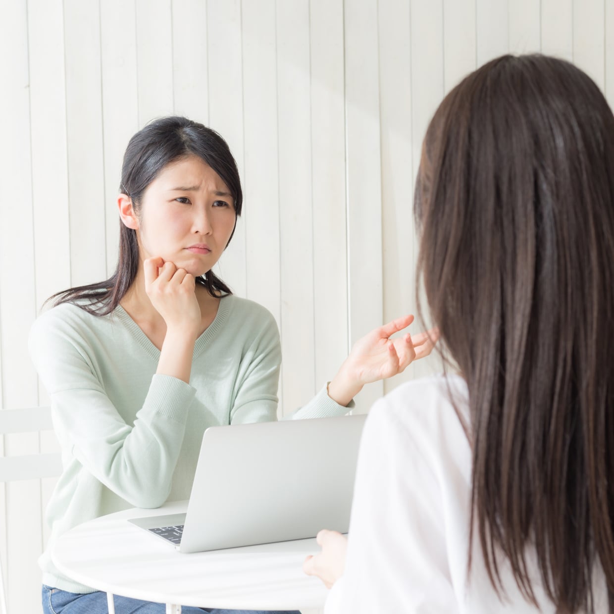  なぜか会うと疲れる…。40代女性が“そっと距離を置いた人”の特徴7つ 