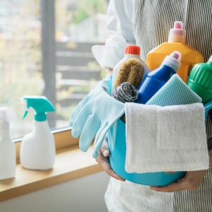 いつ買ったか覚えていない「古い洗剤」使っても大丈夫？掃除のプロが見極め方を解説