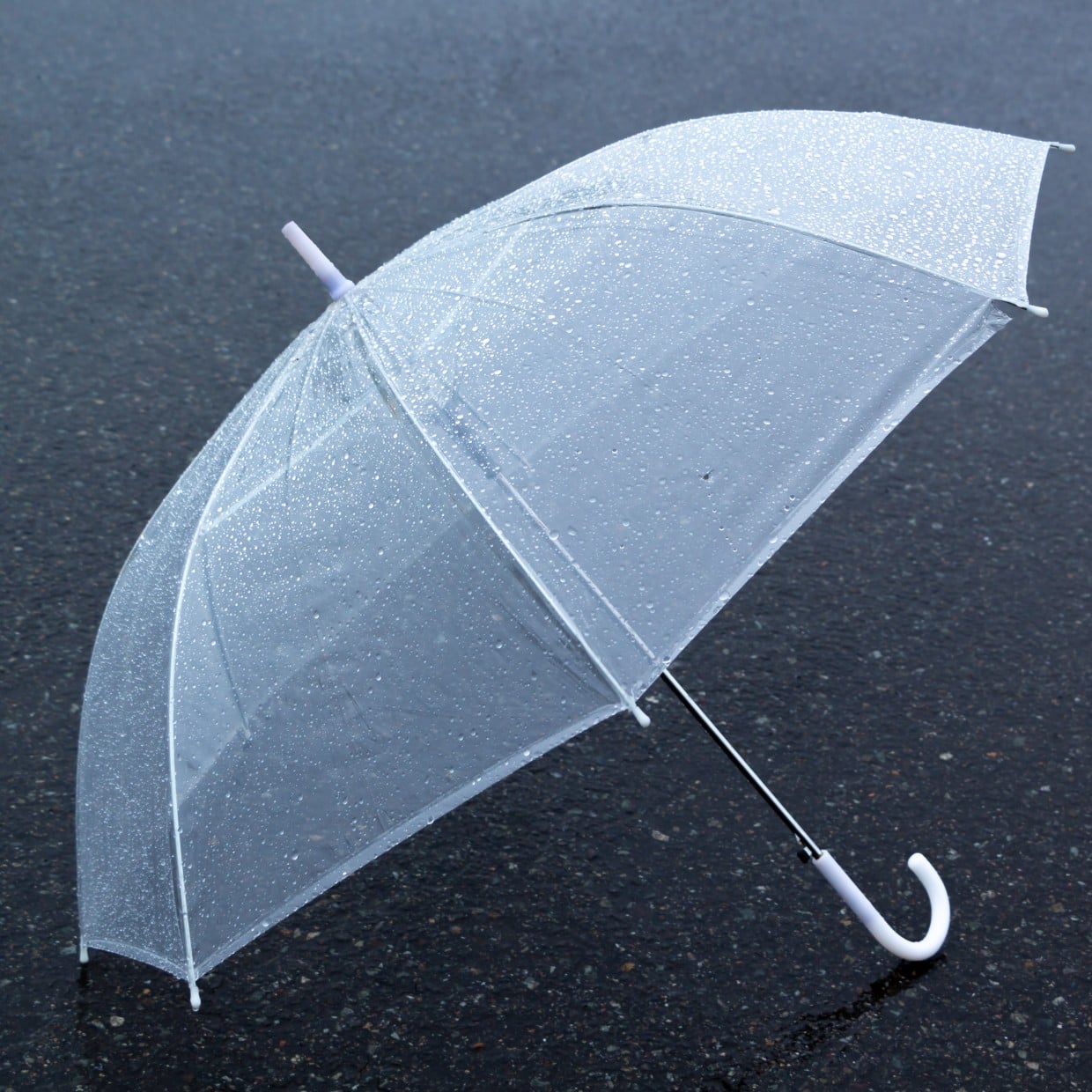  “菜種梅雨”の前に知っておきたい。傘に付いた“水滴をさっと拭う”意外なアイテム「持ち歩きたい」 