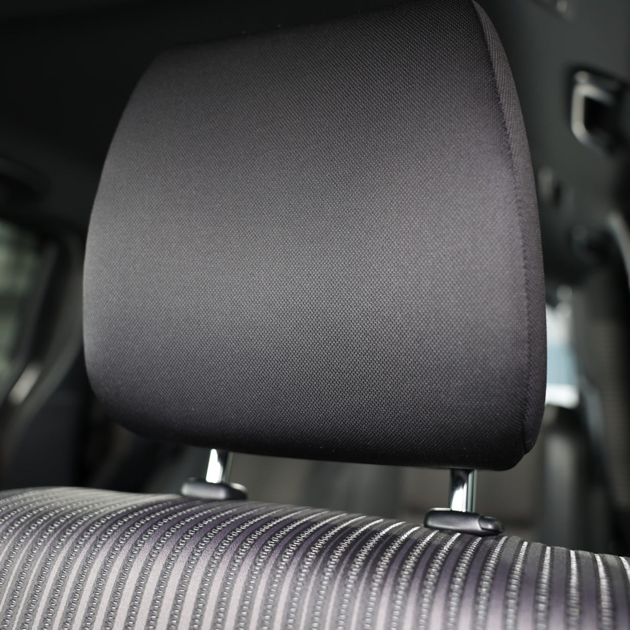 いざという時に覚えておく！「車の意外な部品」が命を守る？緊急時の豆知識