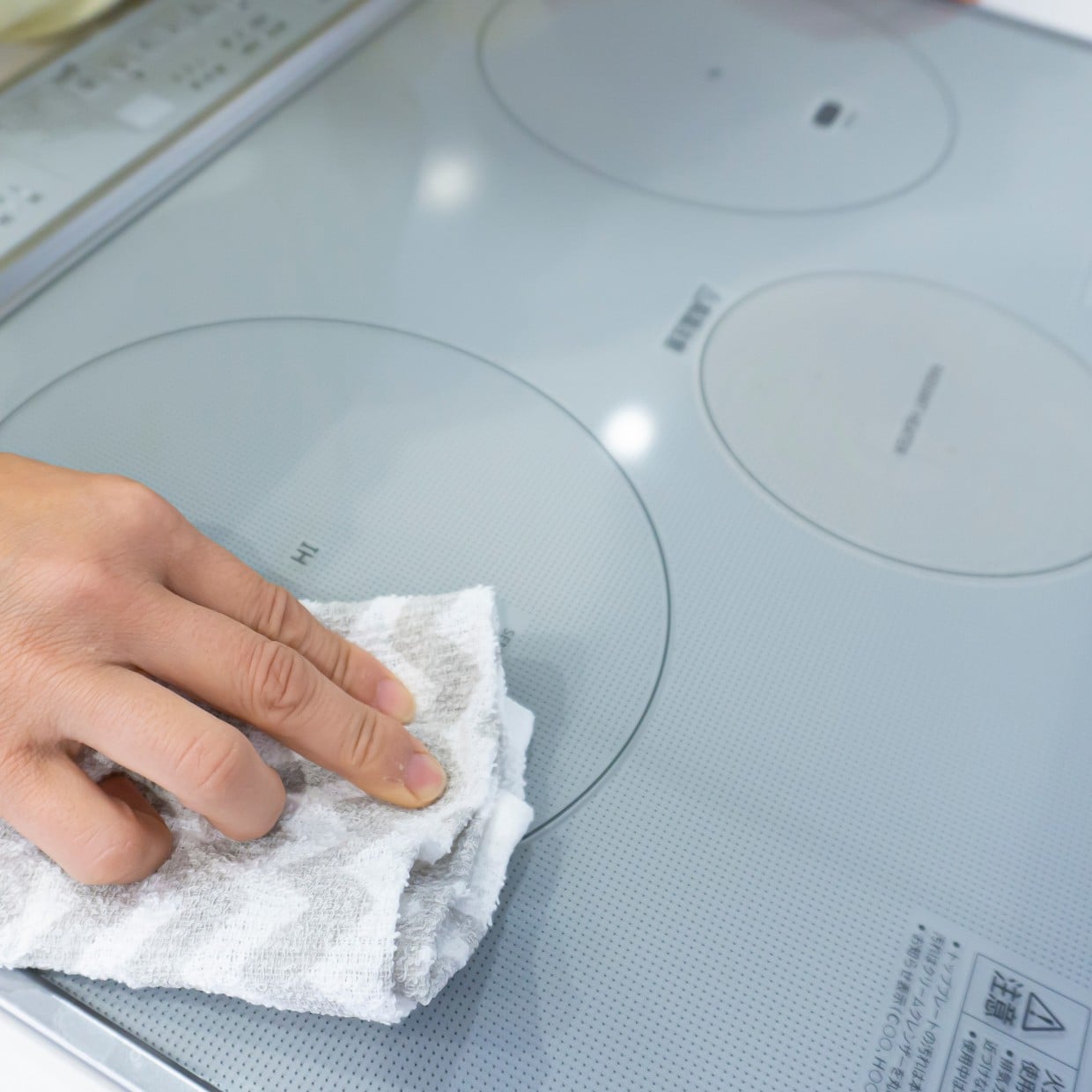  電気代が高くなる「IHクッキングヒーター」の“NGな使い方”3つ「ガスと同じ感覚で使ってた…」 