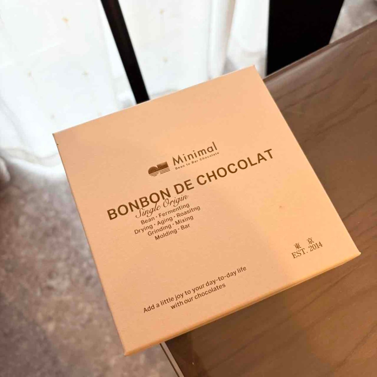  「ふた付き空き箱」の一面を開けると…？「子どもの勉強机で活躍する」「便利な発想に拍手」 