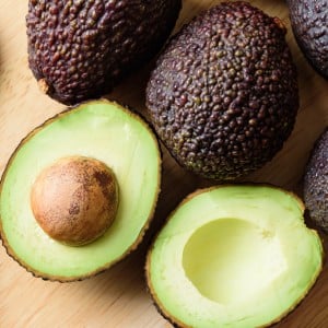 「大さじ1加えるだけ」いつものアボカドじゃないおいしさになる意外な調味料「醤油でもわさびでもない」