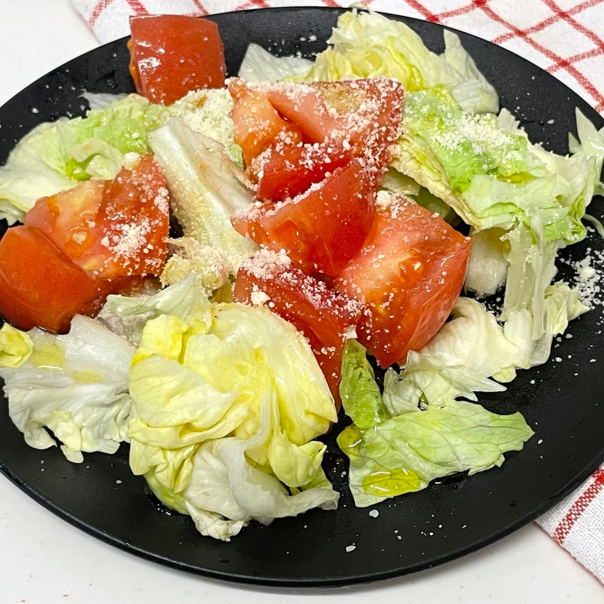  「最後に大さじ1かけるだけ」いつものサラダが栄養満点に変わる調味料「たんぱく質や脂質もとれる」 