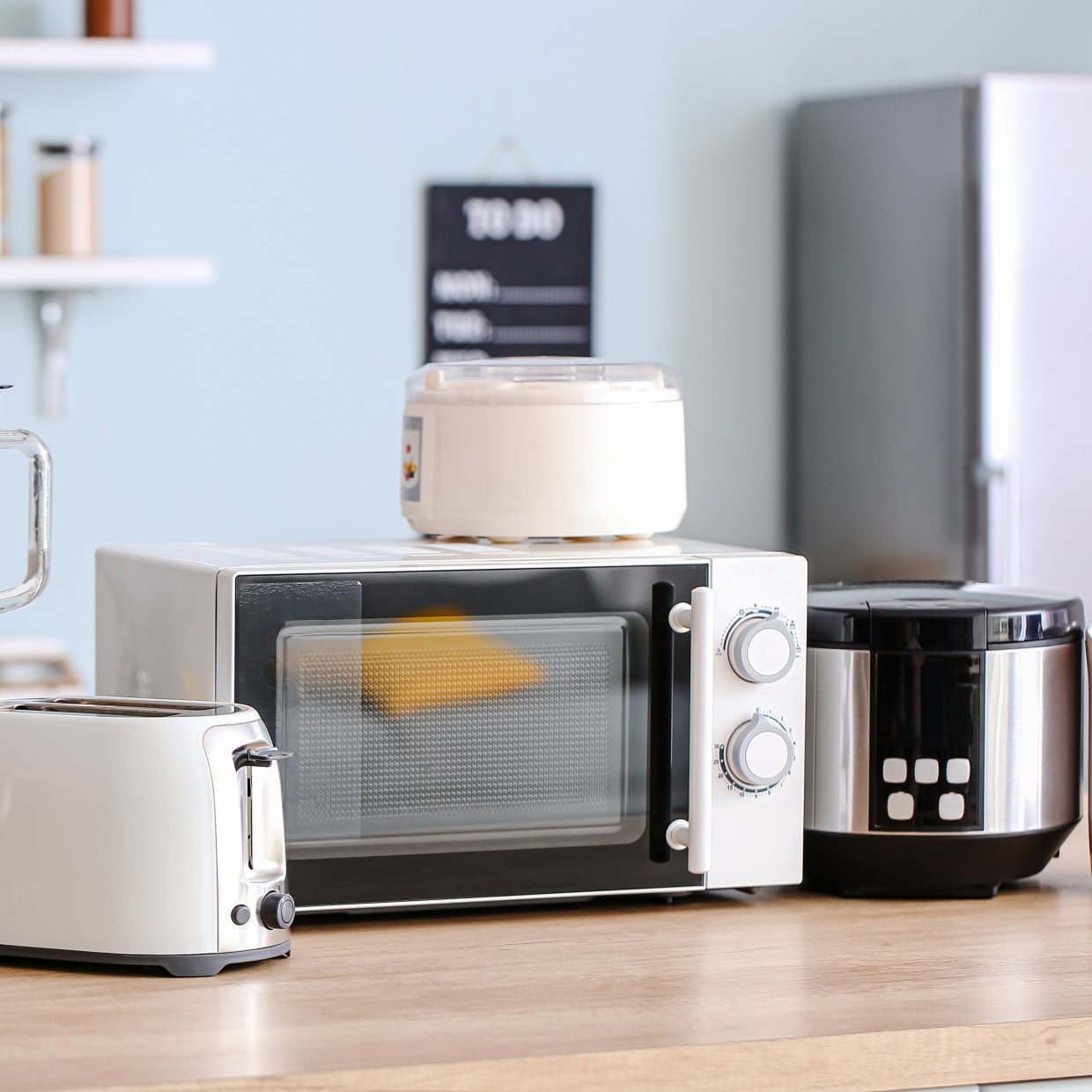  年度末に電気代節約について考えたい。「電気代が高い家庭」の“3つの家電の使い方”【節電のコツも解説】 