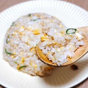 「大さじ1で味が決まる」いつものチャーハンがもっとおいしくなる調味料「醤油味より好き」「だしかおる」