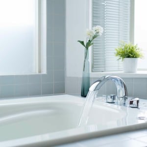 悪臭やにごりがサイン？「追い焚き配管」の“汚れやニオイを一掃する”簡単お掃除術