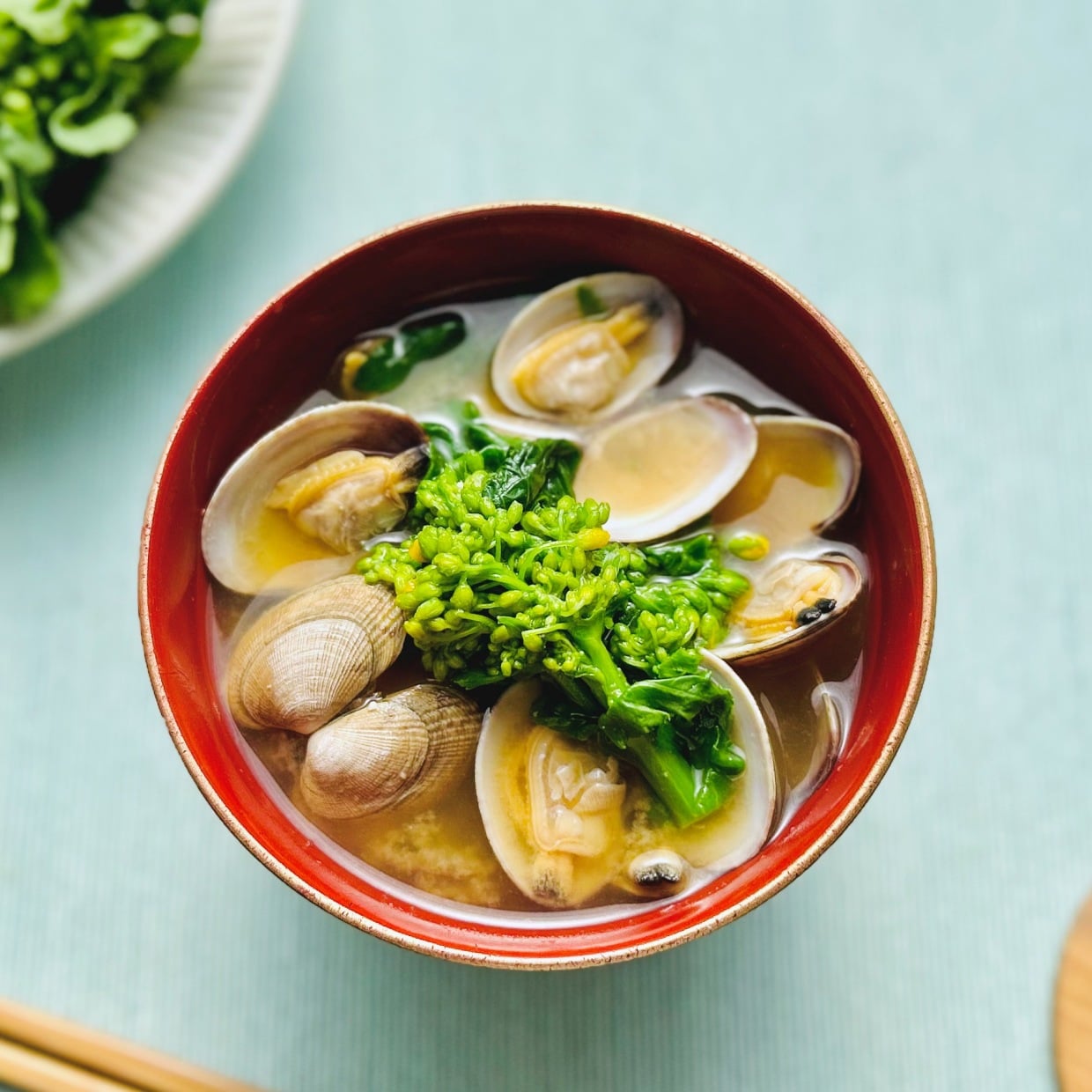  朝の「みそ汁」に入れるだけ。貧血気味な人にうれしい春の2食材とは？ 