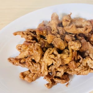 「焼く前のひと手間だけ」豚こま肉が劇的においしくなる簡単ワザ「食感が違う！」「びっくり」