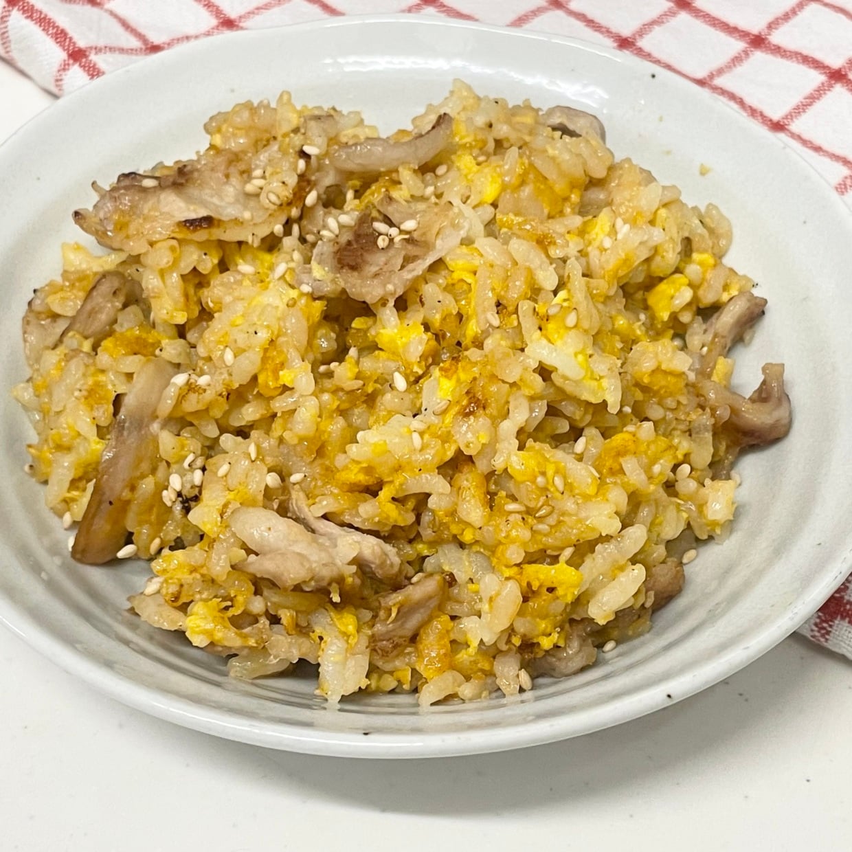  もう塩こしょうは要らない！残りがちな調味料「大さじ2」で味が決まる激うまチャーハン 