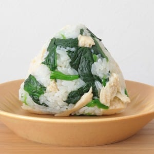 朝「おにぎり」に混ぜると満足感が上がる。“タンパク質や鉄分が摂れる組み合わせ”とは？