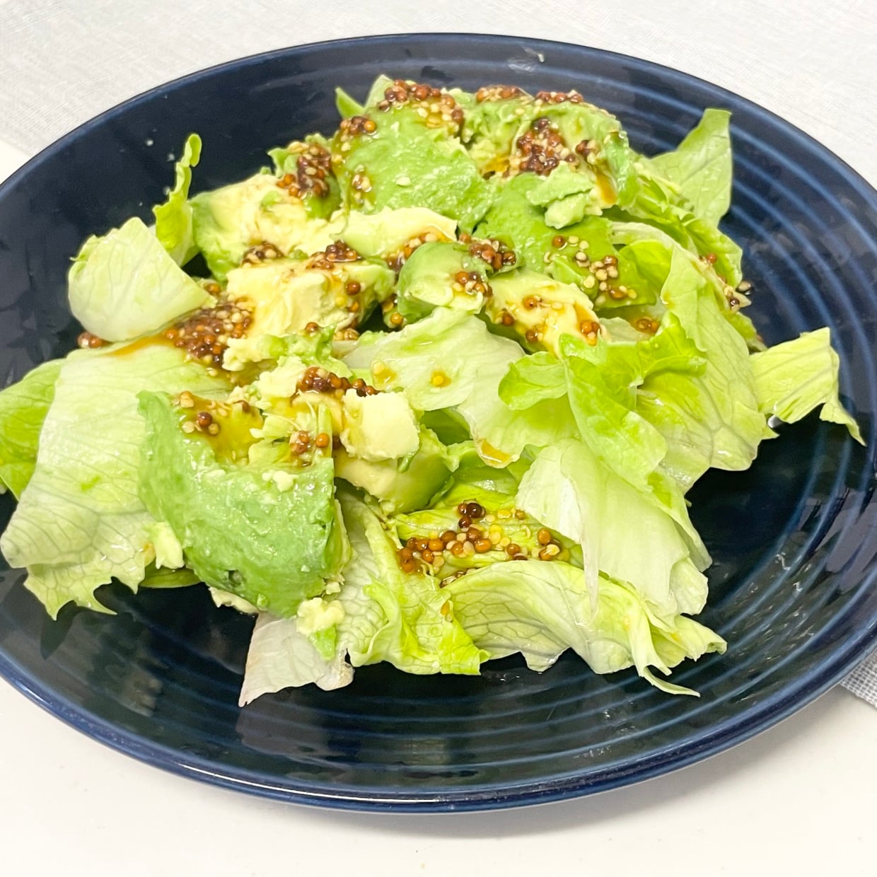 「小さじ1加えるだけ」普通のアボカドの満足感がぐっと上がる調味料「やったことなかった」