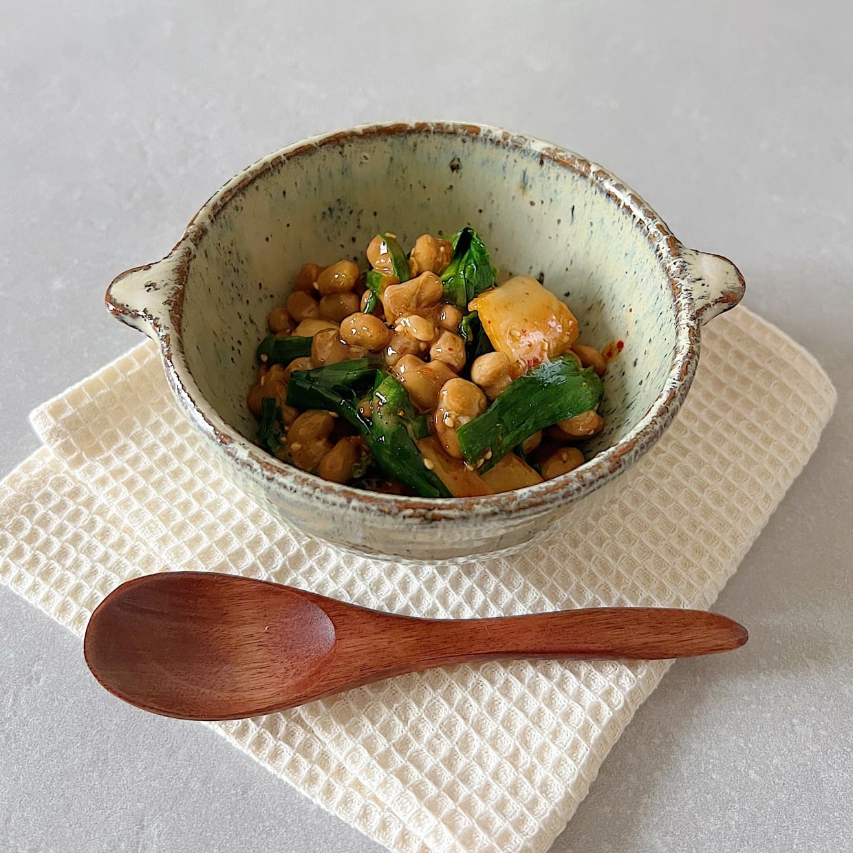  朝「納豆」にいれるだけ！“腸内環境をサポートする食材”とは？ 