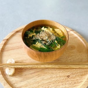 朝「みそ汁」に入れると腸がよろこぶ。“栄養豊富な2つの食材”とは？「季節の変わり目に」