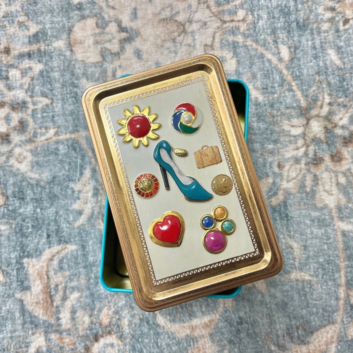  使わずに放置したことに後悔したよ。「お菓子の缶」の中身まで“おしゃれに激変”【たった10分で完成】 