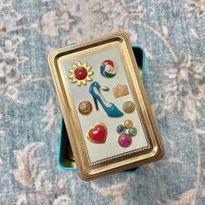 使わずに放置したことに後悔したよ。「お菓子の缶」の中身まで“おしゃれに激変”【たった10分で完成】