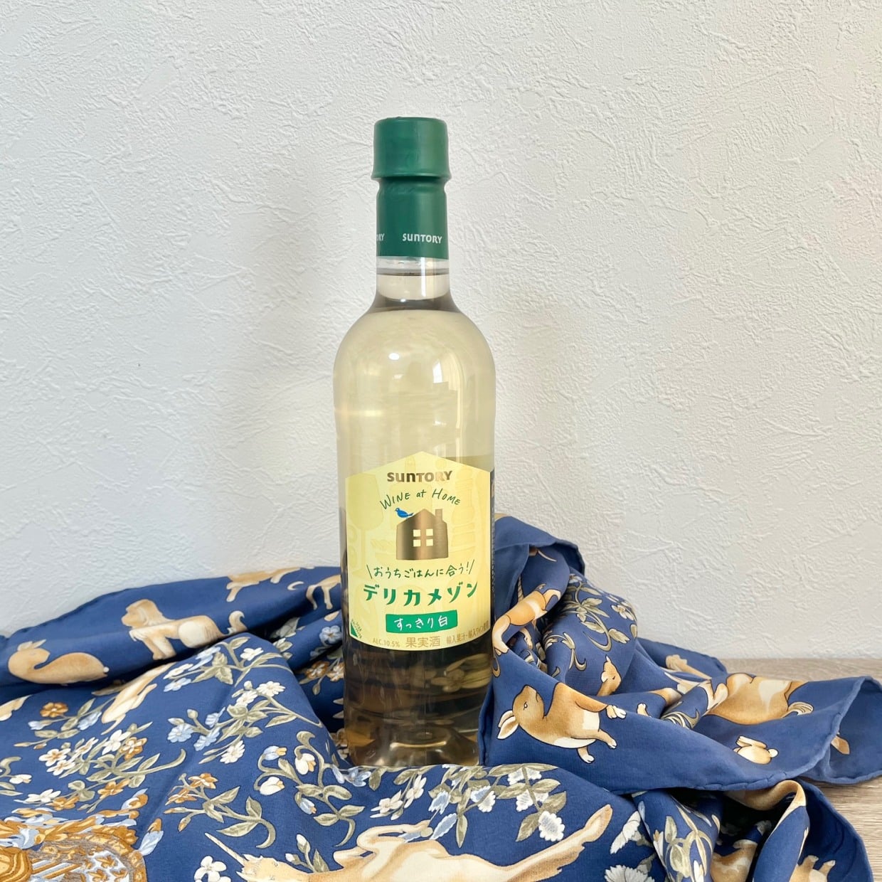  もう専用の袋買わないわ。布1枚で“細長い手土産”を信じられないくらい【オシャレに包む裏ワザ】 