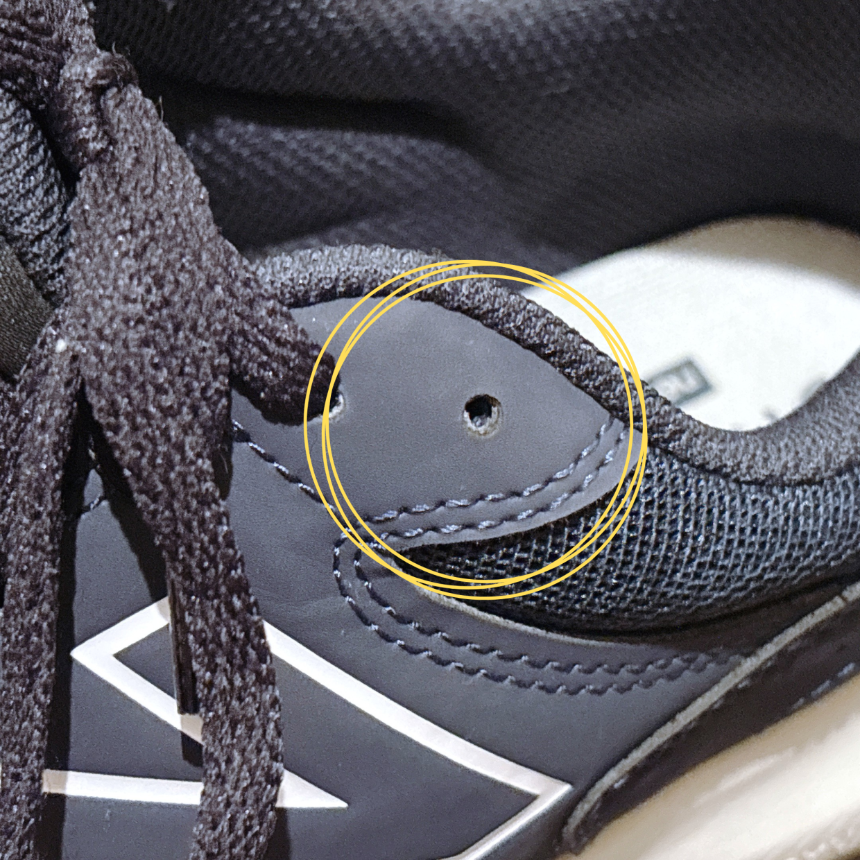  フィット感が変わるよ。スニーカーの“余った穴”今すぐ使いたくなる「もっと早く教えて…！」 